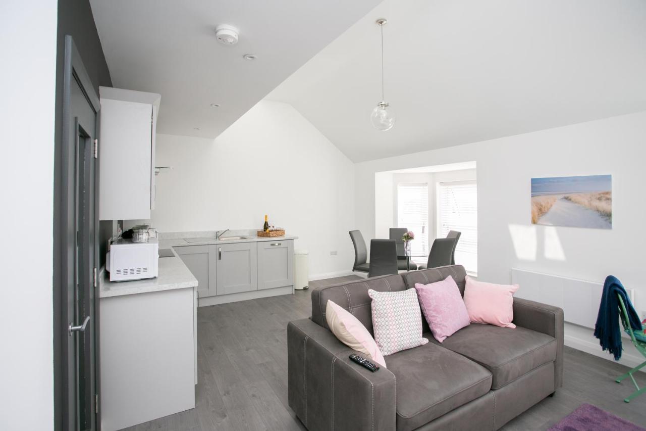 107 Eglinton Street * Portrush